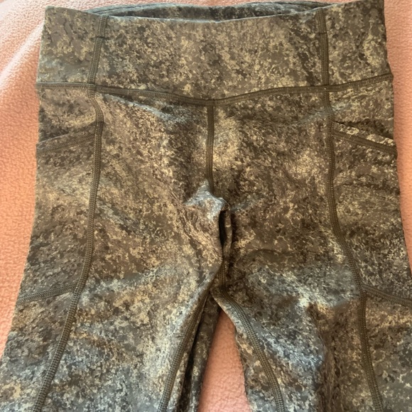 Lululemon leggings. size 6 - Picture 5 of 5